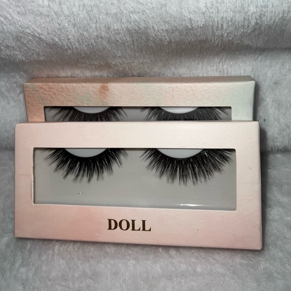 Eye lashes - Picture 5 of 6